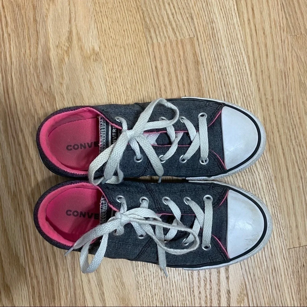 Converse Dark Gray Pink Lace Up Sneaker Sz 2
